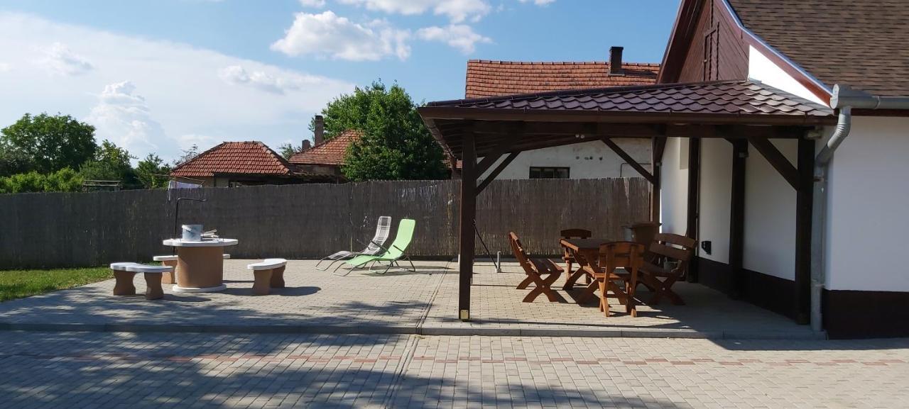 Feszty-fészek Vendégház Tiszafüred Exterior foto